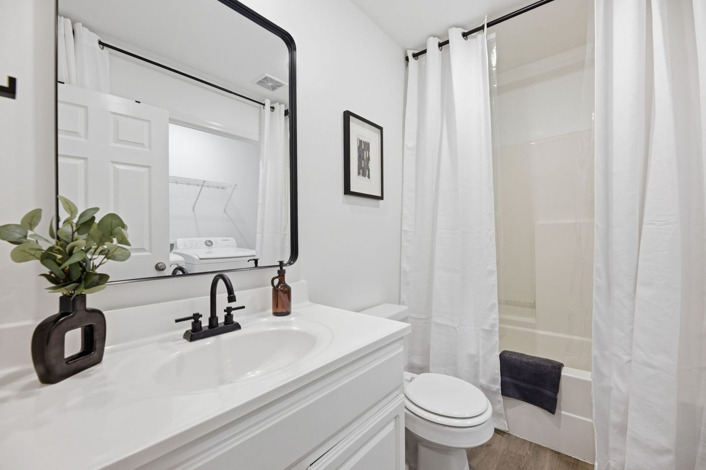 Upstairs full bathroom