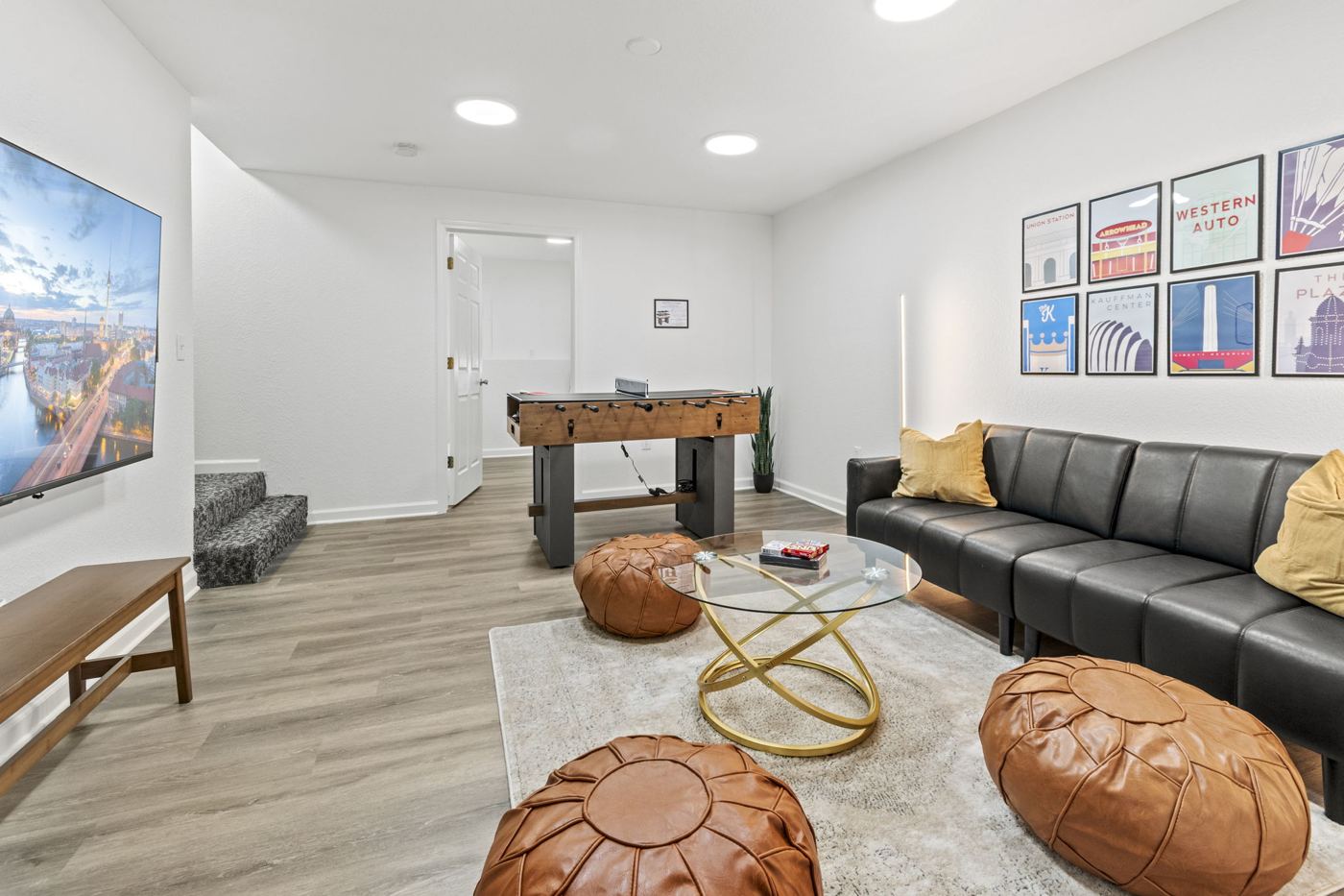 Lounge sofa, ottomans and coffee table